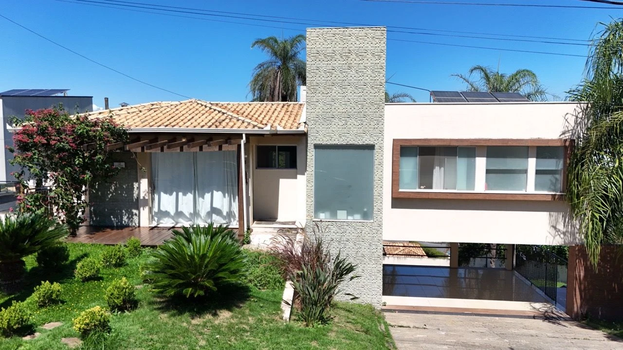 Casa alto padrão no Condomínio Montserrat – 4 quartos