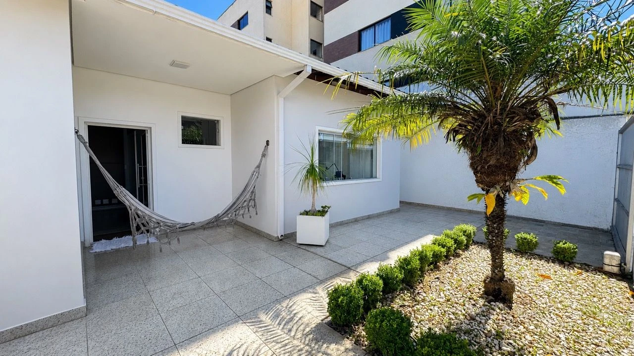 Belíssima Casa Térrea à Venda no Bairro Filadélfia – Próxima ao Centro