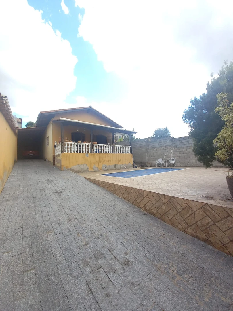 LINDA CASA COM PISCINA À VENDA | ALTEROSA 2ª SEÇÃO – BETIM/MG - R$ 600.000 | 360 M² DE TERRENO